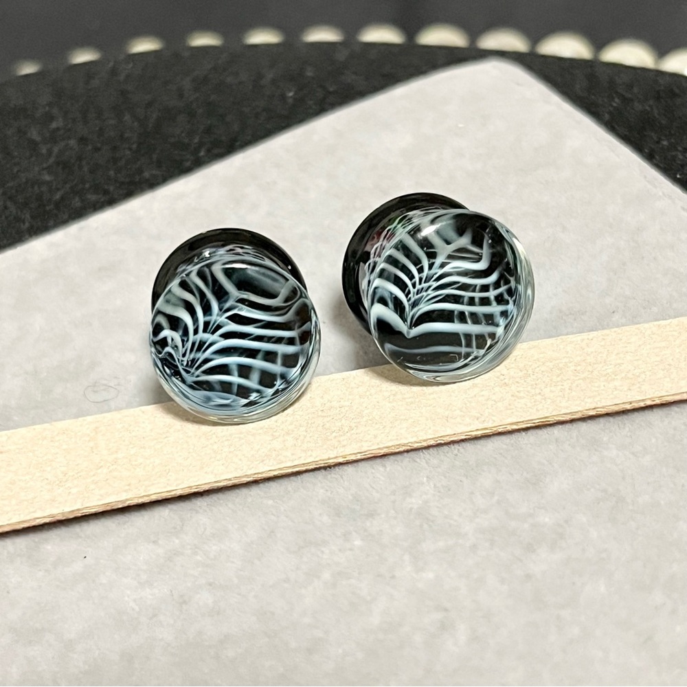 Glass White jellyfish plug earrings，ear plug，brand new